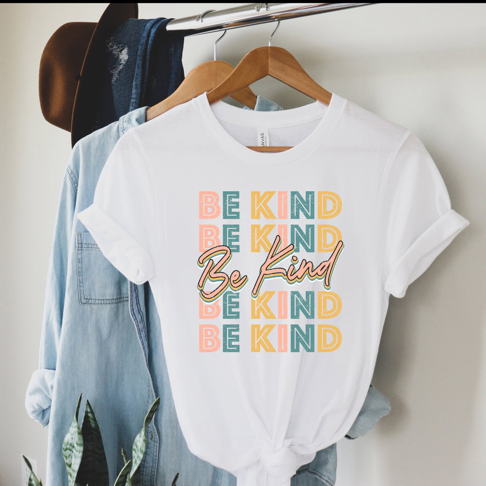 Ideal for sunny days, this t-shirt is a must-have with its distressed retro style "Be Kind" lettering in white or heather black. Made from lightweight and soft material, it provides exceptional comfort. You can effortlessly layer this look with a lightweight cardigan for cooler evenings or simply wear it with shorts and sandals for a comfortable and casual look on a warm afternoon.
