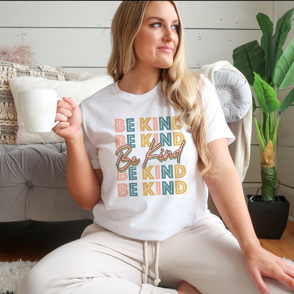 Ideal for sunny days, this t-shirt is a must-have with its distressed retro style "Be Kind" lettering in white or heather black. Made from lightweight and soft material, it provides exceptional comfort. You can effortlessly layer this look with a lightweight cardigan for cooler evenings or simply wear it with shorts and sandals for a comfortable and casual look on a warm afternoon.