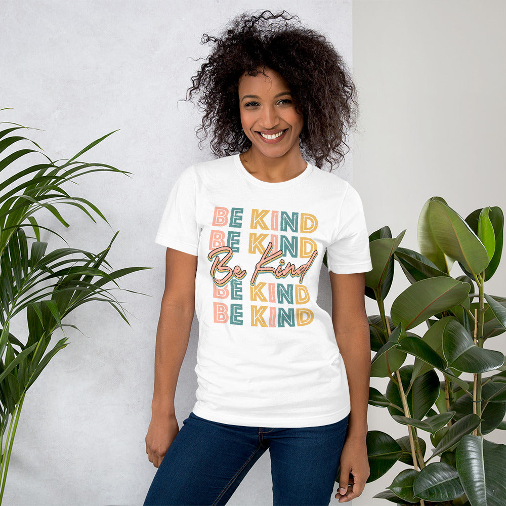 Ideal for sunny days, this t-shirt is a must-have with its distressed retro style "Be Kind" lettering in white or heather black. Made from lightweight and soft material, it provides exceptional comfort. You can effortlessly layer this look with a lightweight cardigan for cooler evenings or simply wear it with shorts and sandals for a comfortable and casual look on a warm afternoon.